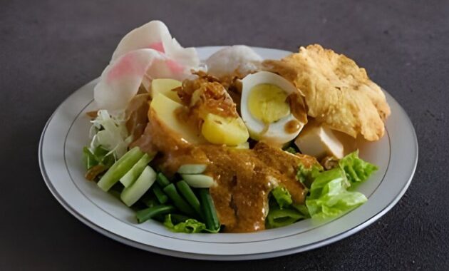 √ Pilihan Tempat Makan Gado-Gado Legendaris di Jakarta, Enak Murah ...